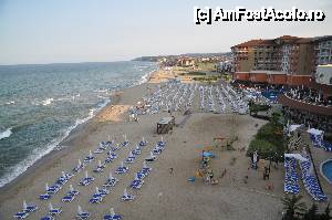 [P09] In plan apropiat este zona de sezlong-uri cu plata: 6 leva/sezlong si 6 leva/umbrela. 
De asemenea se observa si micul loc de joaca pt. copii de pe plaja » foto by Catzus
 - 
<span class="allrVoted glyphicon glyphicon-heart hidden" id="av444978"></span>
<a class="m-l-10 hidden" id="sv444978" onclick="voting_Foto_DelVot(,444978,1924)" role="button">șterge vot <span class="glyphicon glyphicon-remove"></span></a>
<a id="v9444978" class=" c-red"  onclick="voting_Foto_SetVot(444978)" role="button"><span class="glyphicon glyphicon-heart-empty"></span> <b>LIKE</b> = Votează poza</a> <img class="hidden"  id="f444978W9" src="/imagini/loader.gif" border="0" /><span class="AjErrMes hidden" id="e444978ErM"></span>