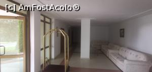 [P17] Holul de la intrare, ultima cameră pe stânga a fost a noastră. » foto by Aurici
 - 
<span class="allrVoted glyphicon glyphicon-heart hidden" id="av1276183"></span>
<a class="m-l-10 hidden" id="sv1276183" onclick="voting_Foto_DelVot(,1276183,1929)" role="button">șterge vot <span class="glyphicon glyphicon-remove"></span></a>
<a id="v91276183" class=" c-red"  onclick="voting_Foto_SetVot(1276183)" role="button"><span class="glyphicon glyphicon-heart-empty"></span> <b>LIKE</b> = Votează poza</a> <img class="hidden"  id="f1276183W9" src="/imagini/loader.gif" border="0" /><span class="AjErrMes hidden" id="e1276183ErM"></span>