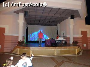 [P12] Discoteca de duminica seara. Cantau bestial.  » foto by fanespoitorul
 - 
<span class="allrVoted glyphicon glyphicon-heart hidden" id="av870518"></span>
<a class="m-l-10 hidden" id="sv870518" onclick="voting_Foto_DelVot(,870518,1929)" role="button">șterge vot <span class="glyphicon glyphicon-remove"></span></a>
<a id="v9870518" class=" c-red"  onclick="voting_Foto_SetVot(870518)" role="button"><span class="glyphicon glyphicon-heart-empty"></span> <b>LIKE</b> = Votează poza</a> <img class="hidden"  id="f870518W9" src="/imagini/loader.gif" border="0" /><span class="AjErrMes hidden" id="e870518ErM"></span>