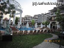 [P18] Drumul spre plaja pe langa piscina si prin curtea H. Helena Sands » foto by Klaudyia
 - 
<span class="allrVoted glyphicon glyphicon-heart hidden" id="av290894"></span>
<a class="m-l-10 hidden" id="sv290894" onclick="voting_Foto_DelVot(,290894,1936)" role="button">șterge vot <span class="glyphicon glyphicon-remove"></span></a>
<a id="v9290894" class=" c-red"  onclick="voting_Foto_SetVot(290894)" role="button"><span class="glyphicon glyphicon-heart-empty"></span> <b>LIKE</b> = Votează poza</a> <img class="hidden"  id="f290894W9" src="/imagini/loader.gif" border="0" /><span class="AjErrMes hidden" id="e290894ErM"></span>
