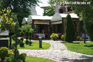 [P07] Terasa exterioară a restaurantului principal din hotel.  » foto by Flaviu
 - 
<span class="allrVoted glyphicon glyphicon-heart hidden" id="av623648"></span>
<a class="m-l-10 hidden" id="sv623648" onclick="voting_Foto_DelVot(,623648,1936)" role="button">șterge vot <span class="glyphicon glyphicon-remove"></span></a>
<a id="v9623648" class=" c-red"  onclick="voting_Foto_SetVot(623648)" role="button"><span class="glyphicon glyphicon-heart-empty"></span> <b>LIKE</b> = Votează poza</a> <img class="hidden"  id="f623648W9" src="/imagini/loader.gif" border="0" /><span class="AjErrMes hidden" id="e623648ErM"></span>