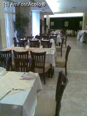 [P30] Sala de mese- restaurantul » foto by puiutea
 - 
<span class="allrVoted glyphicon glyphicon-heart hidden" id="av785156"></span>
<a class="m-l-10 hidden" id="sv785156" onclick="voting_Foto_DelVot(,785156,1943)" role="button">șterge vot <span class="glyphicon glyphicon-remove"></span></a>
<a id="v9785156" class=" c-red"  onclick="voting_Foto_SetVot(785156)" role="button"><span class="glyphicon glyphicon-heart-empty"></span> <b>LIKE</b> = Votează poza</a> <img class="hidden"  id="f785156W9" src="/imagini/loader.gif" border="0" /><span class="AjErrMes hidden" id="e785156ErM"></span>