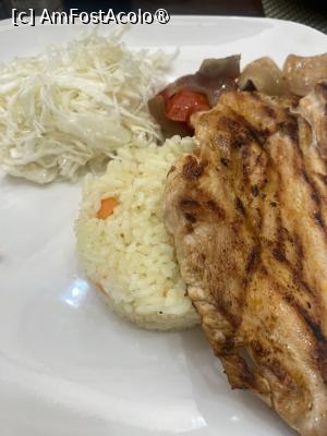 [P28] Hotel Bavaria Blu. La meniul zilei, piept de pui la grătar cu orez, legume și salată de varză. » foto by Floria
 - 
<span class="allrVoted glyphicon glyphicon-heart hidden" id="av1503959"></span>
<a class="m-l-10 hidden" id="sv1503959" onclick="voting_Foto_DelVot(,1503959,1957)" role="button">șterge vot <span class="glyphicon glyphicon-remove"></span></a>
<a id="v91503959" class=" c-red"  onclick="voting_Foto_SetVot(1503959)" role="button"><span class="glyphicon glyphicon-heart-empty"></span> <b>LIKE</b> = Votează poza</a> <img class="hidden"  id="f1503959W9" src="/imagini/loader.gif" border="0" /><span class="AjErrMes hidden" id="e1503959ErM"></span>