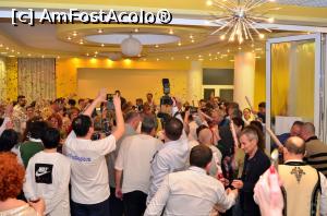 [P17] lumea râde cântă și dansează » foto by robert <span class="label label-default labelC_thin small">NEVOTABILĂ</span>