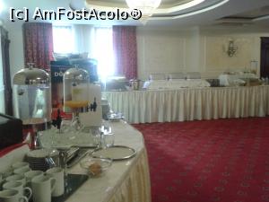 [P19] Micul dejun în Salonul Ferdinand. Aceste două laturi ale salonului erau pline cu de toate, pentru toate gusturile.  » foto by Aurici
 - 
<span class="allrVoted glyphicon glyphicon-heart hidden" id="av746146"></span>
<a class="m-l-10 hidden" id="sv746146" onclick="voting_Foto_DelVot(,746146,1988)" role="button">șterge vot <span class="glyphicon glyphicon-remove"></span></a>
<a id="v9746146" class=" c-red"  onclick="voting_Foto_SetVot(746146)" role="button"><span class="glyphicon glyphicon-heart-empty"></span> <b>LIKE</b> = Votează poza</a> <img class="hidden"  id="f746146W9" src="/imagini/loader.gif" border="0" /><span class="AjErrMes hidden" id="e746146ErM"></span>