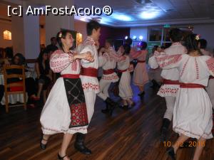 [P27] Hotel Posada - Curtea de Argeș. Divertisment folcloric.  » foto by iulianic
 - 
<span class="allrVoted glyphicon glyphicon-heart hidden" id="av818755"></span>
<a class="m-l-10 hidden" id="sv818755" onclick="voting_Foto_DelVot(,818755,1993)" role="button">șterge vot <span class="glyphicon glyphicon-remove"></span></a>
<a id="v9818755" class=" c-red"  onclick="voting_Foto_SetVot(818755)" role="button"><span class="glyphicon glyphicon-heart-empty"></span> <b>LIKE</b> = Votează poza</a> <img class="hidden"  id="f818755W9" src="/imagini/loader.gif" border="0" /><span class="AjErrMes hidden" id="e818755ErM"></span>