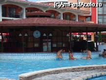 [P06] pe margine barului in piscina la un 'suc' » foto by bluewave
 - 
<span class="allrVoted glyphicon glyphicon-heart hidden" id="av27111"></span>
<a class="m-l-10 hidden" id="sv27111" onclick="voting_Foto_DelVot(,27111,1998)" role="button">șterge vot <span class="glyphicon glyphicon-remove"></span></a>
<a id="v927111" class=" c-red"  onclick="voting_Foto_SetVot(27111)" role="button"><span class="glyphicon glyphicon-heart-empty"></span> <b>LIKE</b> = Votează poza</a> <img class="hidden"  id="f27111W9" src="/imagini/loader.gif" border="0" /><span class="AjErrMes hidden" id="e27111ErM"></span>