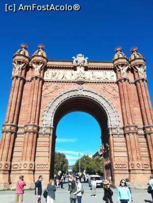 [P08] Arcul de triumf » foto by Mari-a
 - 
<span class="allrVoted glyphicon glyphicon-heart hidden" id="av1035876"></span>
<a class="m-l-10 hidden" id="sv1035876" onclick="voting_Foto_DelVot(,1035876,1999)" role="button">șterge vot <span class="glyphicon glyphicon-remove"></span></a>
<a id="v91035876" class=" c-red"  onclick="voting_Foto_SetVot(1035876)" role="button"><span class="glyphicon glyphicon-heart-empty"></span> <b>LIKE</b> = Votează poza</a> <img class="hidden"  id="f1035876W9" src="/imagini/loader.gif" border="0" /><span class="AjErrMes hidden" id="e1035876ErM"></span>