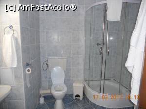 [P09] baia era mare, de la cabina de duş până la uşă sunt vreo 2m » foto by zlatna
 - 
<span class="allrVoted glyphicon glyphicon-heart hidden" id="av841518"></span>
<a class="m-l-10 hidden" id="sv841518" onclick="voting_Foto_DelVot(,841518,2010)" role="button">șterge vot <span class="glyphicon glyphicon-remove"></span></a>
<a id="v9841518" class=" c-red"  onclick="voting_Foto_SetVot(841518)" role="button"><span class="glyphicon glyphicon-heart-empty"></span> <b>LIKE</b> = Votează poza</a> <img class="hidden"  id="f841518W9" src="/imagini/loader.gif" border="0" /><span class="AjErrMes hidden" id="e841518ErM"></span>