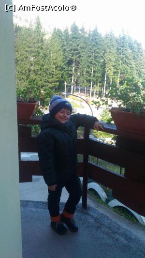 [P16] un copil fericit, pe balcon » foto by Aniela Tolo
 - 
<span class="allrVoted glyphicon glyphicon-heart hidden" id="av936177"></span>
<a class="m-l-10 hidden" id="sv936177" onclick="voting_Foto_DelVot(,936177,2010)" role="button">șterge vot <span class="glyphicon glyphicon-remove"></span></a>
<a id="v9936177" class=" c-red"  onclick="voting_Foto_SetVot(936177)" role="button"><span class="glyphicon glyphicon-heart-empty"></span> <b>LIKE</b> = Votează poza</a> <img class="hidden"  id="f936177W9" src="/imagini/loader.gif" border="0" /><span class="AjErrMes hidden" id="e936177ErM"></span>