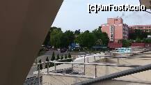 [P11] un colt din parcul statiunii vazut de pe terasa camerei. Se vede si hotel Ceres in plan indepartat. E bine de stiut ca aici e singurul bancomat din statiune (de la CEC)--eu nu am dat de altul » foto by roth
 - 
<span class="allrVoted glyphicon glyphicon-heart hidden" id="av209662"></span>
<a class="m-l-10 hidden" id="sv209662" onclick="voting_Foto_DelVot(,209662,2014)" role="button">șterge vot <span class="glyphicon glyphicon-remove"></span></a>
<a id="v9209662" class=" c-red"  onclick="voting_Foto_SetVot(209662)" role="button"><span class="glyphicon glyphicon-heart-empty"></span> <b>LIKE</b> = Votează poza</a> <img class="hidden"  id="f209662W9" src="/imagini/loader.gif" border="0" /><span class="AjErrMes hidden" id="e209662ErM"></span>