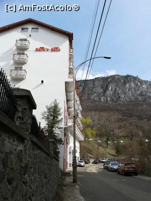 [P01] Intrarea în hotel cam simpla!  » foto by nelu73
 - 
<span class="allrVoted glyphicon glyphicon-heart hidden" id="av1059601"></span>
<a class="m-l-10 hidden" id="sv1059601" onclick="voting_Foto_DelVot(,1059601,2179)" role="button">șterge vot <span class="glyphicon glyphicon-remove"></span></a>
<a id="v91059601" class=" c-red"  onclick="voting_Foto_SetVot(1059601)" role="button"><span class="glyphicon glyphicon-heart-empty"></span> <b>LIKE</b> = Votează poza</a> <img class="hidden"  id="f1059601W9" src="/imagini/loader.gif" border="0" /><span class="AjErrMes hidden" id="e1059601ErM"></span>