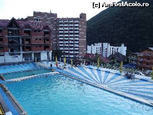 [P05] hotel sara's sons... piscinele, iar in spate, baza de tratament la parterul unei cladiri in constructie » foto by ascent
 - 
<span class="allrVoted glyphicon glyphicon-heart hidden" id="av550631"></span>
<a class="m-l-10 hidden" id="sv550631" onclick="voting_Foto_DelVot(,550631,2179)" role="button">șterge vot <span class="glyphicon glyphicon-remove"></span></a>
<a id="v9550631" class=" c-red"  onclick="voting_Foto_SetVot(550631)" role="button"><span class="glyphicon glyphicon-heart-empty"></span> <b>LIKE</b> = Votează poza</a> <img class="hidden"  id="f550631W9" src="/imagini/loader.gif" border="0" /><span class="AjErrMes hidden" id="e550631ErM"></span>