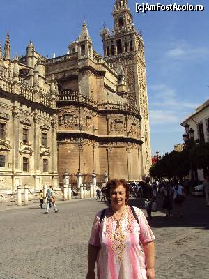 [P01] Imensa catedrală din Sevilla văzută dinspre Plaza del Triunfo » foto by Carmen Ion
 - 
<span class="allrVoted glyphicon glyphicon-heart hidden" id="av608893"></span>
<a class="m-l-10 hidden" id="sv608893" onclick="voting_Foto_DelVot(,608893,2251)" role="button">șterge vot <span class="glyphicon glyphicon-remove"></span></a>
<a id="v9608893" class=" c-red"  onclick="voting_Foto_SetVot(608893)" role="button"><span class="glyphicon glyphicon-heart-empty"></span> <b>LIKE</b> = Votează poza</a> <img class="hidden"  id="f608893W9" src="/imagini/loader.gif" border="0" /><span class="AjErrMes hidden" id="e608893ErM"></span>