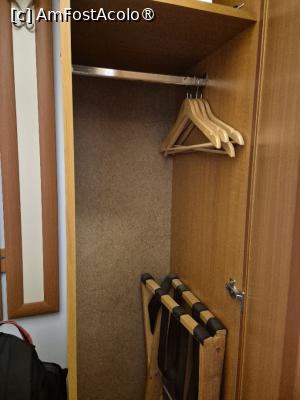 [P06] Dulapul de haine » foto by adrianaglogo
 - 
<span class="allrVoted glyphicon glyphicon-heart hidden" id="av1512497"></span>
<a class="m-l-10 hidden" id="sv1512497" onclick="voting_Foto_DelVot(,1512497,2279)" role="button">șterge vot <span class="glyphicon glyphicon-remove"></span></a>
<a id="v91512497" class=" c-red"  onclick="voting_Foto_SetVot(1512497)" role="button"><span class="glyphicon glyphicon-heart-empty"></span> <b>LIKE</b> = Votează poza</a> <img class="hidden"  id="f1512497W9" src="/imagini/loader.gif" border="0" /><span class="AjErrMes hidden" id="e1512497ErM"></span>