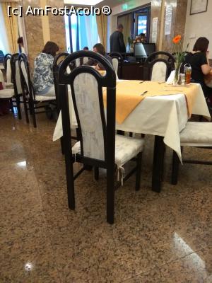 [P03] La restaurant » foto by ravenala22
 - 
<span class="allrVoted glyphicon glyphicon-heart hidden" id="av1029621"></span>
<a class="m-l-10 hidden" id="sv1029621" onclick="voting_Foto_DelVot(,1029621,2284)" role="button">șterge vot <span class="glyphicon glyphicon-remove"></span></a>
<a id="v91029621" class=" c-red"  onclick="voting_Foto_SetVot(1029621)" role="button"><span class="glyphicon glyphicon-heart-empty"></span> <b>LIKE</b> = Votează poza</a> <img class="hidden"  id="f1029621W9" src="/imagini/loader.gif" border="0" /><span class="AjErrMes hidden" id="e1029621ErM"></span>