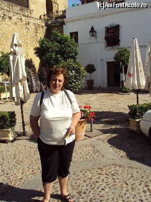 [P23] Plaza Juda Levi din Juderia, cartierul evreiesc din oraşul vechi. E dimineaţă şi localul cu terasă nu s-a deschis.  » foto by Carmen Ion
 - 
<span class="allrVoted glyphicon glyphicon-heart hidden" id="av608703"></span>
<a class="m-l-10 hidden" id="sv608703" onclick="voting_Foto_DelVot(,608703,2304)" role="button">șterge vot <span class="glyphicon glyphicon-remove"></span></a>
<a id="v9608703" class=" c-red"  onclick="voting_Foto_SetVot(608703)" role="button"><span class="glyphicon glyphicon-heart-empty"></span> <b>LIKE</b> = Votează poza</a> <img class="hidden"  id="f608703W9" src="/imagini/loader.gif" border="0" /><span class="AjErrMes hidden" id="e608703ErM"></span>