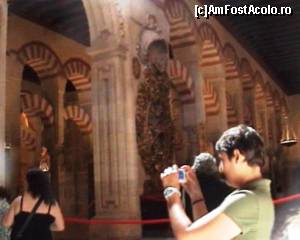 [P09] 'Pădurea' de coloane, cu alternanţa hipnotică de roşu cu alb din interiorul Mezquitei » foto by Carmen Ion
 - 
<span class="allrVoted glyphicon glyphicon-heart hidden" id="av608680"></span>
<a class="m-l-10 hidden" id="sv608680" onclick="voting_Foto_DelVot(,608680,2304)" role="button">șterge vot <span class="glyphicon glyphicon-remove"></span></a>
<a id="v9608680" class=" c-red"  onclick="voting_Foto_SetVot(608680)" role="button"><span class="glyphicon glyphicon-heart-empty"></span> <b>LIKE</b> = Votează poza</a> <img class="hidden"  id="f608680W9" src="/imagini/loader.gif" border="0" /><span class="AjErrMes hidden" id="e608680ErM"></span>