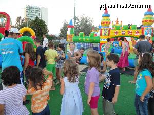 [P13] Babyland-ul, seara, are avantaje (cintece si jocuri, program coordonat de 2 animatori) dar si dezavantaje (foarte aglomerat, risc de accidente)  » foto by ilincalif*
 - 
<span class="allrVoted glyphicon glyphicon-heart hidden" id="av369424"></span>
<a class="m-l-10 hidden" id="sv369424" onclick="voting_Foto_DelVot(,369424,2316)" role="button">șterge vot <span class="glyphicon glyphicon-remove"></span></a>
<a id="v9369424" class=" c-red"  onclick="voting_Foto_SetVot(369424)" role="button"><span class="glyphicon glyphicon-heart-empty"></span> <b>LIKE</b> = Votează poza</a> <img class="hidden"  id="f369424W9" src="/imagini/loader.gif" border="0" /><span class="AjErrMes hidden" id="e369424ErM"></span>