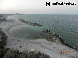 [P06] Pacat de pozitionarea hotelului... foarte buna. Privelistea din camerele orientate catre mare, superba. Golfulete arata foarte bine... dar sunt populate de bolovani, pietris, alge, si testate si de cainii vagabonzi.  » foto by ionyc
 - 
<span class="allrVoted glyphicon glyphicon-heart hidden" id="av359041"></span>
<a class="m-l-10 hidden" id="sv359041" onclick="voting_Foto_DelVot(,359041,2316)" role="button">șterge vot <span class="glyphicon glyphicon-remove"></span></a>
<a id="v9359041" class=" c-red"  onclick="voting_Foto_SetVot(359041)" role="button"><span class="glyphicon glyphicon-heart-empty"></span> <b>LIKE</b> = Votează poza</a> <img class="hidden"  id="f359041W9" src="/imagini/loader.gif" border="0" /><span class="AjErrMes hidden" id="e359041ErM"></span>