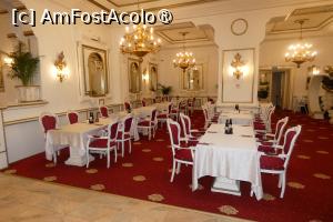 [P21] Sala mare a restaurantului » foto by Claudiu U.
 - 
<span class="allrVoted glyphicon glyphicon-heart hidden" id="av1477825"></span>
<a class="m-l-10 hidden" id="sv1477825" onclick="voting_Foto_DelVot(,1477825,2409)" role="button">șterge vot <span class="glyphicon glyphicon-remove"></span></a>
<a id="v91477825" class=" c-red"  onclick="voting_Foto_SetVot(1477825)" role="button"><span class="glyphicon glyphicon-heart-empty"></span> <b>LIKE</b> = Votează poza</a> <img class="hidden"  id="f1477825W9" src="/imagini/loader.gif" border="0" /><span class="AjErrMes hidden" id="e1477825ErM"></span>