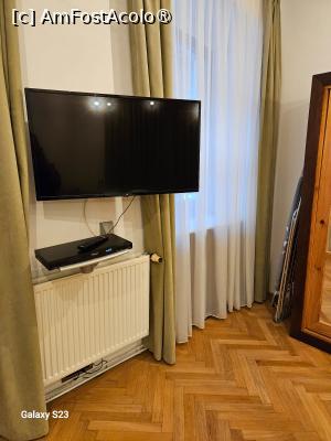 [P01] Dormitorul matrimonial - televizorul cu DVD și masa de călcat lângă dulap. » foto by kmy
 - 
<span class="allrVoted glyphicon glyphicon-heart hidden" id="av1398229"></span>
<a class="m-l-10 hidden" id="sv1398229" onclick="voting_Foto_DelVot(,1398229,2429)" role="button">șterge vot <span class="glyphicon glyphicon-remove"></span></a>
<a id="v91398229" class=" c-red"  onclick="voting_Foto_SetVot(1398229)" role="button"><span class="glyphicon glyphicon-heart-empty"></span> <b>LIKE</b> = Votează poza</a> <img class="hidden"  id="f1398229W9" src="/imagini/loader.gif" border="0" /><span class="AjErrMes hidden" id="e1398229ErM"></span>