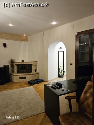 [P04] În living mai era și un șemineu cu toate ca apartamentul dispune de centrala pe gaz. » foto by kmy
 - 
<span class="allrVoted glyphicon glyphicon-heart hidden" id="av1398232"></span>
<a class="m-l-10 hidden" id="sv1398232" onclick="voting_Foto_DelVot(,1398232,2429)" role="button">șterge vot <span class="glyphicon glyphicon-remove"></span></a>
<a id="v91398232" class=" c-red"  onclick="voting_Foto_SetVot(1398232)" role="button"><span class="glyphicon glyphicon-heart-empty"></span> <b>LIKE</b> = Votează poza</a> <img class="hidden"  id="f1398232W9" src="/imagini/loader.gif" border="0" /><span class="AjErrMes hidden" id="e1398232ErM"></span>