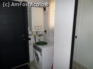 [P06] Mașina de spălat din hol. » foto by Safta Radu
 - 
<span class="allrVoted glyphicon glyphicon-heart hidden" id="av1252151"></span>
<a class="m-l-10 hidden" id="sv1252151" onclick="voting_Foto_DelVot(,1252151,2429)" role="button">șterge vot <span class="glyphicon glyphicon-remove"></span></a>
<a id="v91252151" class=" c-red"  onclick="voting_Foto_SetVot(1252151)" role="button"><span class="glyphicon glyphicon-heart-empty"></span> <b>LIKE</b> = Votează poza</a> <img class="hidden"  id="f1252151W9" src="/imagini/loader.gif" border="0" /><span class="AjErrMes hidden" id="e1252151ErM"></span>