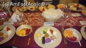 [P08] Croaziera pe Bosfor - aperitivele erau asezate pe masa cand am urcat pe vas. Probabil ca nu exista alta varianta, dar nu mi-a placut sa stiu ca mancarea statea pe masa cu mult inainte.  » foto by Aurici
 - 
<span class="allrVoted glyphicon glyphicon-heart hidden" id="av919962"></span>
<a class="m-l-10 hidden" id="sv919962" onclick="voting_Foto_DelVot(,919962,2468)" role="button">șterge vot <span class="glyphicon glyphicon-remove"></span></a>
<a id="v9919962" class=" c-red"  onclick="voting_Foto_SetVot(919962)" role="button"><span class="glyphicon glyphicon-heart-empty"></span> <b>LIKE</b> = Votează poza</a> <img class="hidden"  id="f919962W9" src="/imagini/loader.gif" border="0" /><span class="AjErrMes hidden" id="e919962ErM"></span>