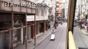 [P13] BigBus Tours. Babiali Caddesi, străduță comercială din Cartierul Fatih.  » foto by ovidiuyepi
 - 
<span class="allrVoted glyphicon glyphicon-heart hidden" id="av765263"></span>
<a class="m-l-10 hidden" id="sv765263" onclick="voting_Foto_DelVot(,765263,2468)" role="button">șterge vot <span class="glyphicon glyphicon-remove"></span></a>
<a id="v9765263" class=" c-red"  onclick="voting_Foto_SetVot(765263)" role="button"><span class="glyphicon glyphicon-heart-empty"></span> <b>LIKE</b> = Votează poza</a> <img class="hidden"  id="f765263W9" src="/imagini/loader.gif" border="0" /><span class="AjErrMes hidden" id="e765263ErM"></span>