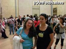 [P24] în spate se vede tabloul Giocondei. Noi ne-am pozat să ne amintim de aglomeraţia din jurul ei. » foto by kmy
 - 
<span class="allrVoted glyphicon glyphicon-heart hidden" id="av53939"></span>
<a class="m-l-10 hidden" id="sv53939" onclick="voting_Foto_DelVot(,53939,2491)" role="button">șterge vot <span class="glyphicon glyphicon-remove"></span></a>
<a id="v953939" class=" c-red"  onclick="voting_Foto_SetVot(53939)" role="button"><span class="glyphicon glyphicon-heart-empty"></span> <b>LIKE</b> = Votează poza</a> <img class="hidden"  id="f53939W9" src="/imagini/loader.gif" border="0" /><span class="AjErrMes hidden" id="e53939ErM"></span>