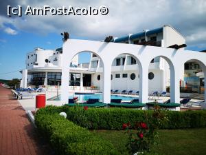 [P23] Hotelul văzut din parcul cu trandafiri » foto by crismis
 - 
<span class="allrVoted glyphicon glyphicon-heart hidden" id="av1322757"></span>
<a class="m-l-10 hidden" id="sv1322757" onclick="voting_Foto_DelVot(,1322757,2492)" role="button">șterge vot <span class="glyphicon glyphicon-remove"></span></a>
<a id="v91322757" class=" c-red"  onclick="voting_Foto_SetVot(1322757)" role="button"><span class="glyphicon glyphicon-heart-empty"></span> <b>LIKE</b> = Votează poza</a> <img class="hidden"  id="f1322757W9" src="/imagini/loader.gif" border="0" /><span class="AjErrMes hidden" id="e1322757ErM"></span>