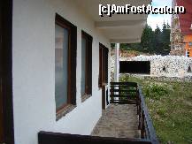 [P09] Iata balconul unei camere vecine. In dreapta jos e parcarea Hanului. Vizavi se lucra la garajul hotelului Four Seasons. Printre han si hotel trece soseaua nationala.  » foto by abancor
 - 
<span class="allrVoted glyphicon glyphicon-heart hidden" id="av349602"></span>
<a class="m-l-10 hidden" id="sv349602" onclick="voting_Foto_DelVot(,349602,2546)" role="button">șterge vot <span class="glyphicon glyphicon-remove"></span></a>
<a id="v9349602" class=" c-red"  onclick="voting_Foto_SetVot(349602)" role="button"><span class="glyphicon glyphicon-heart-empty"></span> <b>LIKE</b> = Votează poza</a> <img class="hidden"  id="f349602W9" src="/imagini/loader.gif" border="0" /><span class="AjErrMes hidden" id="e349602ErM"></span>