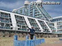 [P04] Un hotel ceva mai mic decat piramida lui Keops rasare din mare... » foto by dorgo
 - 
<span class="allrVoted glyphicon glyphicon-heart hidden" id="av86076"></span>
<a class="m-l-10 hidden" id="sv86076" onclick="voting_Foto_DelVot(,86076,2552)" role="button">șterge vot <span class="glyphicon glyphicon-remove"></span></a>
<a id="v986076" class=" c-red"  onclick="voting_Foto_SetVot(86076)" role="button"><span class="glyphicon glyphicon-heart-empty"></span> <b>LIKE</b> = Votează poza</a> <img class="hidden"  id="f86076W9" src="/imagini/loader.gif" border="0" /><span class="AjErrMes hidden" id="e86076ErM"></span>