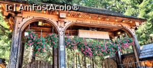 [P01] Intrare spre restaurantul Șura Dacilor. » foto by tata123 🔱
 - 
<span class="allrVoted glyphicon glyphicon-heart hidden" id="av1449268"></span>
<a class="m-l-10 hidden" id="sv1449268" onclick="voting_Foto_DelVot(,1449268,2622)" role="button">șterge vot <span class="glyphicon glyphicon-remove"></span></a>
<a id="v91449268" class=" c-red"  onclick="voting_Foto_SetVot(1449268)" role="button"><span class="glyphicon glyphicon-heart-empty"></span> <b>LIKE</b> = Votează poza</a> <img class="hidden"  id="f1449268W9" src="/imagini/loader.gif" border="0" /><span class="AjErrMes hidden" id="e1449268ErM"></span>