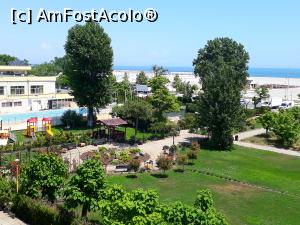 [P13] Hotel Tomis Mamaia. Vedere de la balcon. Marea, o esarfa albastra la orizont... » foto by Floria
 - 
<span class="allrVoted glyphicon glyphicon-heart hidden" id="av1306237"></span>
<a class="m-l-10 hidden" id="sv1306237" onclick="voting_Foto_DelVot(,1306237,2689)" role="button">șterge vot <span class="glyphicon glyphicon-remove"></span></a>
<a id="v91306237" class=" c-red"  onclick="voting_Foto_SetVot(1306237)" role="button"><span class="glyphicon glyphicon-heart-empty"></span> <b>LIKE</b> = Votează poza</a> <img class="hidden"  id="f1306237W9" src="/imagini/loader.gif" border="0" /><span class="AjErrMes hidden" id="e1306237ErM"></span>