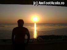 [P21] Rasaritul Soarelui, la Mamaia, vazut de la balconul Hotelului Doina... (Si, in particular, Omul Marii, aflat in lumea sa...) » foto by Neptunus
 - 
<span class="allrVoted glyphicon glyphicon-heart hidden" id="av313410"></span>
<a class="m-l-10 hidden" id="sv313410" onclick="voting_Foto_DelVot(,313410,2691)" role="button">șterge vot <span class="glyphicon glyphicon-remove"></span></a>
<a id="v9313410" class=" c-red"  onclick="voting_Foto_SetVot(313410)" role="button"><span class="glyphicon glyphicon-heart-empty"></span> <b>LIKE</b> = Votează poza</a> <img class="hidden"  id="f313410W9" src="/imagini/loader.gif" border="0" /><span class="AjErrMes hidden" id="e313410ErM"></span>