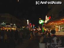 [P13] Strada centrala foarte aglomerata seara » foto by ionescunic
 - 
<span class="allrVoted glyphicon glyphicon-heart hidden" id="av59070"></span>
<a class="m-l-10 hidden" id="sv59070" onclick="voting_Foto_DelVot(,59070,2696)" role="button">șterge vot <span class="glyphicon glyphicon-remove"></span></a>
<a id="v959070" class=" c-red"  onclick="voting_Foto_SetVot(59070)" role="button"><span class="glyphicon glyphicon-heart-empty"></span> <b>LIKE</b> = Votează poza</a> <img class="hidden"  id="f59070W9" src="/imagini/loader.gif" border="0" /><span class="AjErrMes hidden" id="e59070ErM"></span>