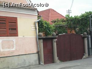 [P03] Pe stâlpii porților sunt inițialele proprietarilor și anul ridicării casei.  » foto by Zoazore
 - 
<span class="allrVoted glyphicon glyphicon-heart hidden" id="av903991"></span>
<a class="m-l-10 hidden" id="sv903991" onclick="voting_Foto_DelVot(,903991,2783)" role="button">șterge vot <span class="glyphicon glyphicon-remove"></span></a>
<a id="v9903991" class=" c-red"  onclick="voting_Foto_SetVot(903991)" role="button"><span class="glyphicon glyphicon-heart-empty"></span> <b>LIKE</b> = Votează poza</a> <img class="hidden"  id="f903991W9" src="/imagini/loader.gif" border="0" /><span class="AjErrMes hidden" id="e903991ErM"></span>