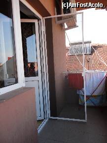 [P06] Vila Rocco, Eforie Nord - balconul camerei 8 si uscatorul de rufe, atit de necesar pentru uscarea prosoapelor. » foto by ilincalif*
 - 
<span class="allrVoted glyphicon glyphicon-heart hidden" id="av261773"></span>
<a class="m-l-10 hidden" id="sv261773" onclick="voting_Foto_DelVot(,261773,2836)" role="button">șterge vot <span class="glyphicon glyphicon-remove"></span></a>
<a id="v9261773" class=" c-red"  onclick="voting_Foto_SetVot(261773)" role="button"><span class="glyphicon glyphicon-heart-empty"></span> <b>LIKE</b> = Votează poza</a> <img class="hidden"  id="f261773W9" src="/imagini/loader.gif" border="0" /><span class="AjErrMes hidden" id="e261773ErM"></span>