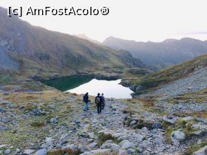 [P01] Coboram din Saua Caprei spre Lacul Capra,asteptand sa vedem rasaritul aici sus » foto by noi doi
 - 
<span class="allrVoted glyphicon glyphicon-heart hidden" id="av1184263"></span>
<a class="m-l-10 hidden" id="sv1184263" onclick="voting_Foto_DelVot(,1184263,2855)" role="button">șterge vot <span class="glyphicon glyphicon-remove"></span></a>
<a id="v91184263" class=" c-red"  onclick="voting_Foto_SetVot(1184263)" role="button"><span class="glyphicon glyphicon-heart-empty"></span> <b>LIKE</b> = Votează poza</a> <img class="hidden"  id="f1184263W9" src="/imagini/loader.gif" border="0" /><span class="AjErrMes hidden" id="e1184263ErM"></span>
