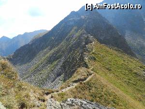 [P17] Traseu Balea lac - Vf. Moldoveanu / traseul dinspre podragu la Fereastra pe partea stanga a crestei » foto by florentin_dobre
 - 
<span class="allrVoted glyphicon glyphicon-heart hidden" id="av356660"></span>
<a class="m-l-10 hidden" id="sv356660" onclick="voting_Foto_DelVot(,356660,2855)" role="button">șterge vot <span class="glyphicon glyphicon-remove"></span></a>
<a id="v9356660" class=" c-red"  onclick="voting_Foto_SetVot(356660)" role="button"><span class="glyphicon glyphicon-heart-empty"></span> <b>LIKE</b> = Votează poza</a> <img class="hidden"  id="f356660W9" src="/imagini/loader.gif" border="0" /><span class="AjErrMes hidden" id="e356660ErM"></span>