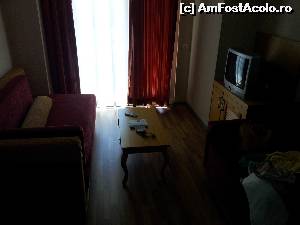 [P02] cealalta camera unde se afla inca un Tv si un aparat de aer conditionat » foto by florin_mch
 - 
<span class="allrVoted glyphicon glyphicon-heart hidden" id="av555298"></span>
<a class="m-l-10 hidden" id="sv555298" onclick="voting_Foto_DelVot(,555298,2876)" role="button">șterge vot <span class="glyphicon glyphicon-remove"></span></a>
<a id="v9555298" class=" c-red"  onclick="voting_Foto_SetVot(555298)" role="button"><span class="glyphicon glyphicon-heart-empty"></span> <b>LIKE</b> = Votează poza</a> <img class="hidden"  id="f555298W9" src="/imagini/loader.gif" border="0" /><span class="AjErrMes hidden" id="e555298ErM"></span>