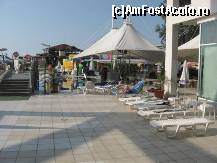 [P30] Poza facuta din usile de la iesirea din hotel spre piscina » foto by Catzus
 - 
<span class="allrVoted glyphicon glyphicon-heart hidden" id="av96852"></span>
<a class="m-l-10 hidden" id="sv96852" onclick="voting_Foto_DelVot(,96852,2938)" role="button">șterge vot <span class="glyphicon glyphicon-remove"></span></a>
<a id="v996852" class=" c-red"  onclick="voting_Foto_SetVot(96852)" role="button"><span class="glyphicon glyphicon-heart-empty"></span> <b>LIKE</b> = Votează poza</a> <img class="hidden"  id="f96852W9" src="/imagini/loader.gif" border="0" /><span class="AjErrMes hidden" id="e96852ErM"></span>