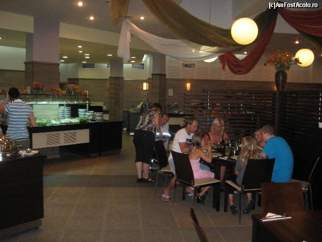 [P34] Breakfast Hall Victoria - zona in care este si bufetul suedez » foto by Catzus
 - 
<span class="allrVoted glyphicon glyphicon-heart hidden" id="av99424"></span>
<a class="m-l-10 hidden" id="sv99424" onclick="voting_Foto_DelVot(,99424,2938)" role="button">șterge vot <span class="glyphicon glyphicon-remove"></span></a>
<a id="v999424" class=" c-red"  onclick="voting_Foto_SetVot(99424)" role="button"><span class="glyphicon glyphicon-heart-empty"></span> <b>LIKE</b> = Votează poza</a> <img class="hidden"  id="f99424W9" src="/imagini/loader.gif" border="0" /><span class="AjErrMes hidden" id="e99424ErM"></span>