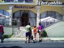 [P09] Intrarea dinspre restaurant » foto by doradela
 - 
<span class="allrVoted glyphicon glyphicon-heart hidden" id="av15374"></span>
<a class="m-l-10 hidden" id="sv15374" onclick="voting_Foto_DelVot(,15374,2988)" role="button">șterge vot <span class="glyphicon glyphicon-remove"></span></a>
<a id="v915374" class=" c-red"  onclick="voting_Foto_SetVot(15374)" role="button"><span class="glyphicon glyphicon-heart-empty"></span> <b>LIKE</b> = Votează poza</a> <img class="hidden"  id="f15374W9" src="/imagini/loader.gif" border="0" /><span class="AjErrMes hidden" id="e15374ErM"></span>