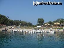 [P19] Portul din Paleokastritsa din care pleaca submarinul galben. Ceea ce se vede sunt barcutele cu motor care se pot inchiria » foto by luminitab
 - 
<span class="allrVoted glyphicon glyphicon-heart hidden" id="av100244"></span>
<a class="m-l-10 hidden" id="sv100244" onclick="voting_Foto_DelVot(,100244,3004)" role="button">șterge vot <span class="glyphicon glyphicon-remove"></span></a>
<a id="v9100244" class=" c-red"  onclick="voting_Foto_SetVot(100244)" role="button"><span class="glyphicon glyphicon-heart-empty"></span> <b>LIKE</b> = Votează poza</a> <img class="hidden"  id="f100244W9" src="/imagini/loader.gif" border="0" /><span class="AjErrMes hidden" id="e100244ErM"></span>