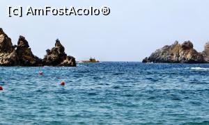 [P23] Submarinul Galben în zona stâncii Skeloudi (în partea dreaptă) situată la capatul traseului şi renumită printre amatorii de scufundări » foto by Lucien
 - 
<span class="allrVoted glyphicon glyphicon-heart hidden" id="av729769"></span>
<a class="m-l-10 hidden" id="sv729769" onclick="voting_Foto_DelVot(,729769,3004)" role="button">șterge vot <span class="glyphicon glyphicon-remove"></span></a>
<a id="v9729769" class=" c-red"  onclick="voting_Foto_SetVot(729769)" role="button"><span class="glyphicon glyphicon-heart-empty"></span> <b>LIKE</b> = Votează poza</a> <img class="hidden"  id="f729769W9" src="/imagini/loader.gif" border="0" /><span class="AjErrMes hidden" id="e729769ErM"></span>