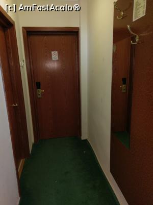 [P09] Holul de la intrarea în apartament » foto by Anca2B
 - 
<span class="allrVoted glyphicon glyphicon-heart hidden" id="av987342"></span>
<a class="m-l-10 hidden" id="sv987342" onclick="voting_Foto_DelVot(,987342,3013)" role="button">șterge vot <span class="glyphicon glyphicon-remove"></span></a>
<a id="v9987342" class=" c-red"  onclick="voting_Foto_SetVot(987342)" role="button"><span class="glyphicon glyphicon-heart-empty"></span> <b>LIKE</b> = Votează poza</a> <img class="hidden"  id="f987342W9" src="/imagini/loader.gif" border="0" /><span class="AjErrMes hidden" id="e987342ErM"></span>