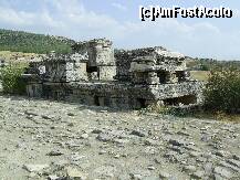 [P01] Hierapolis - Sarcofage. » foto by iulianic
 - 
<span class="allrVoted glyphicon glyphicon-heart hidden" id="av272264"></span>
<a class="m-l-10 hidden" id="sv272264" onclick="voting_Foto_DelVot(,272264,3039)" role="button">șterge vot <span class="glyphicon glyphicon-remove"></span></a>
<a id="v9272264" class=" c-red"  onclick="voting_Foto_SetVot(272264)" role="button"><span class="glyphicon glyphicon-heart-empty"></span> <b>LIKE</b> = Votează poza</a> <img class="hidden"  id="f272264W9" src="/imagini/loader.gif" border="0" /><span class="AjErrMes hidden" id="e272264ErM"></span>
